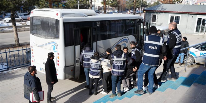 'Kar koca bacanak etesi' kertildi! Herkesi iki kere dolandrdlar