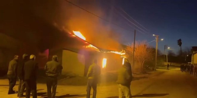 Adana'da yangn iki evi kullanlamaz hale getirdi