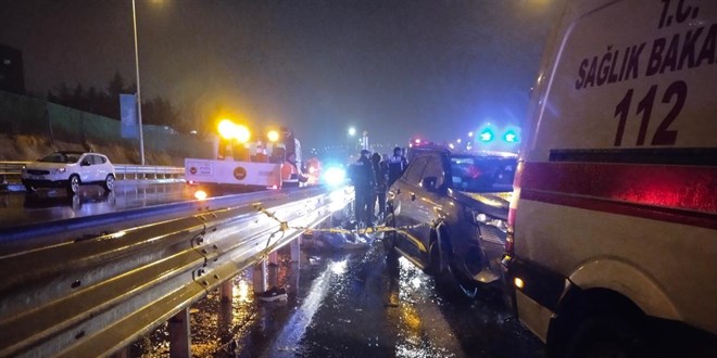 stanbul'da zincirleme kaza: 1 l, 2 yaral