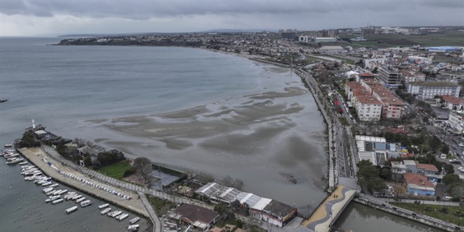 stanbul'da deniz suyu ekildi