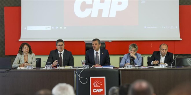 CHP Parti Meclisi'nde n seim iin MYK'ya yetki verildi