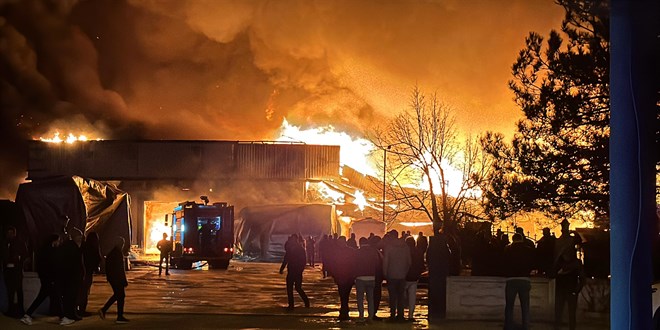 Vali Yiitba'ndan fabrika yangn aklamas: Can kayb yok