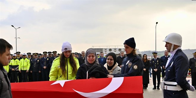 38 yandaki polis memuru kalp krizine yenik dt