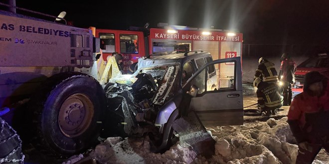 Kayseri'de trafik kazasnda 2 kii ar yaraland