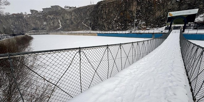 Dou buz kesti: Ardahan'da termometreler eksi 22 derece