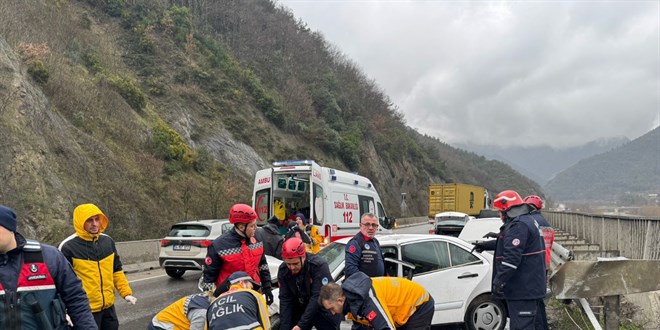 Sakarya'da bariyere arpan otomobilin srcs ld