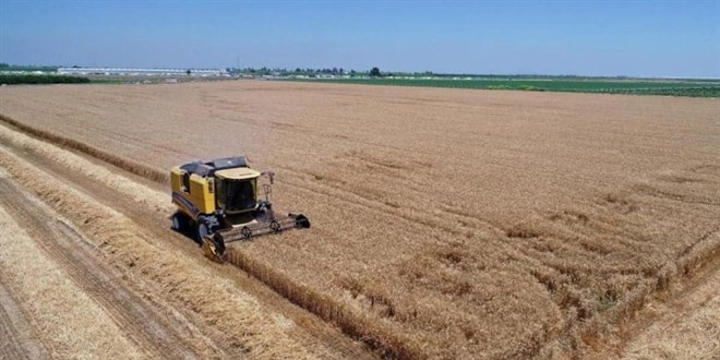 Hatay'da depremzede reticilere makine, ekipman ve gbre datld