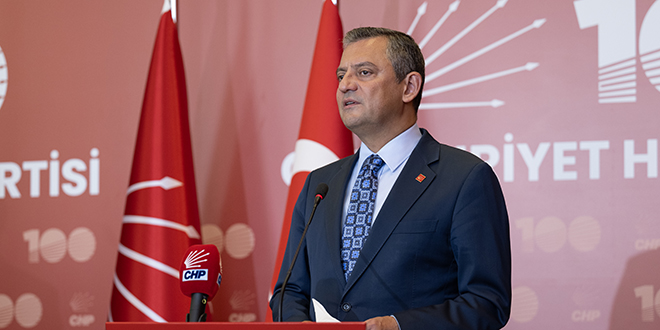 zel: CHP tm anketlerin ortalamasnda birinci partidir