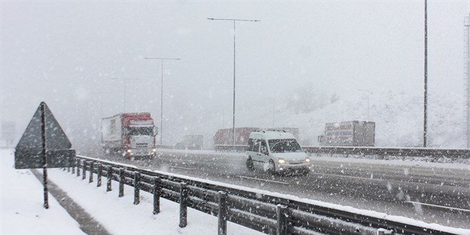 stanbul'da kar alarm: AKOM'dan kritik aklama