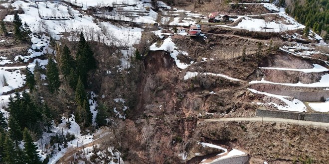 Artvin'de heyelan: ki ev kullanlamaz hale geldi