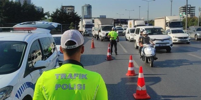 stanbul Valilii'nden ek tedbirler: Bu yollar trafie kapatld