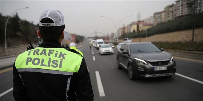 stanbul'da baz yollar trafie kapatld