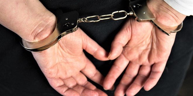İzmir'de FETÖ operasyonu: 31 şüpheli yakalandı