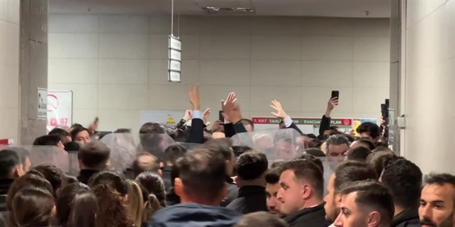 Ümit Özdağ, Cumhurbaşkanı'na Hakaretten Hakim Karşısına Çıktı