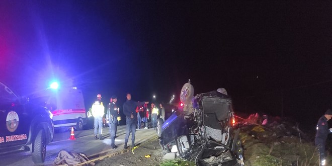 Rize'de hafif ticari araç takla attı: 3 ölü, 2 yaralı