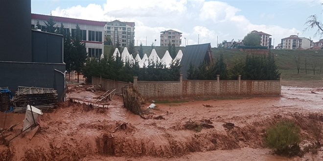 Kırıkkale'de Sağanak Hayatı Olumsuz Etkiledi