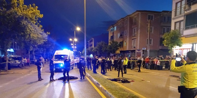 Sakarya'da otomobilin çarptığı 2 kadın öldü