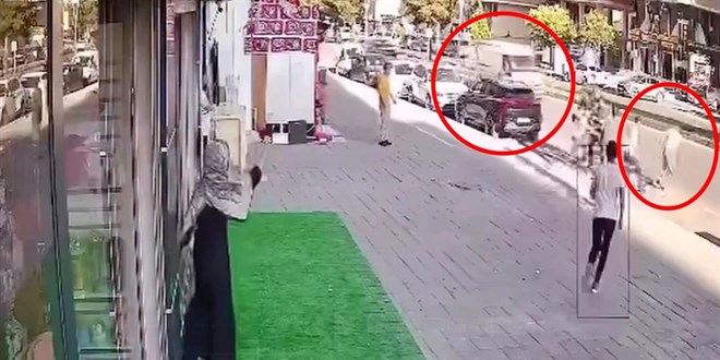 Bıçaklı kavgadan kaçarken minibüsün altında kalıp öldü