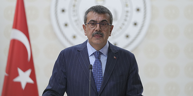 Bakan Tekin'den 'İngilizce' öz eleştirisi: Bir İngiliz'in bilmediği kuralları sorduk