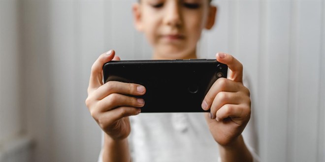 13 yaşından önce akıllı telefon kullanmak ruh sağlığını geriletiyor