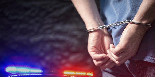 13 aracın lastiğini kesen 15 ve 16 yaşındaki iki şüpheli yakalandı