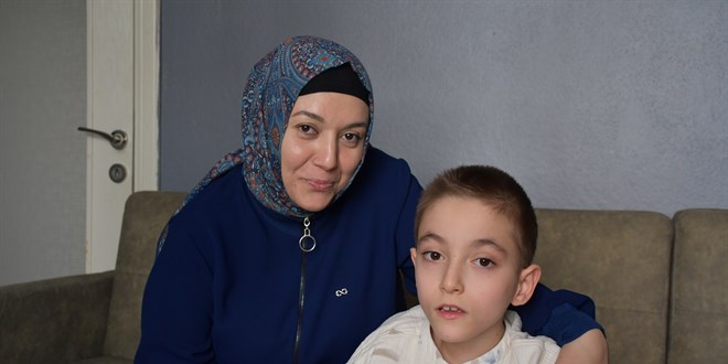 Öğretmenliği bırakan anne kendisini serebral palsili oğluna adadı