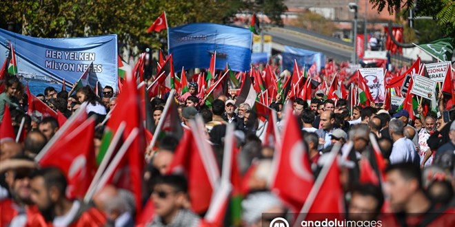 'Ankara'da 300 bin vicdan yerinden doğrulup ayağa kalktı'