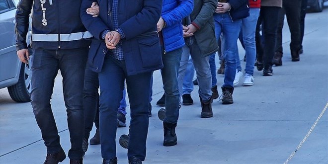 Deprem bölgesindeki otomobilleri Türkiye'ye tekrar sokan 35 şüpheli yakalandı