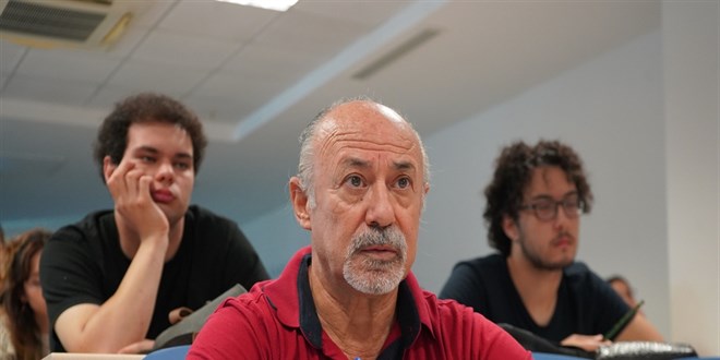 63 yaşında yeniden üniversite öğrencisi