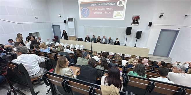 Antalya'da doktorlar mezun oldukları üniversitede 25 yıl sonra yeniden buluştu