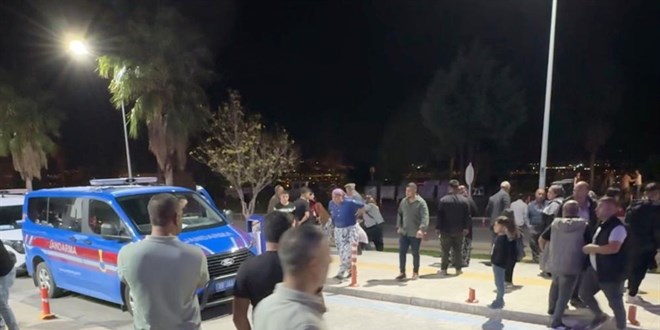 Çocuklar yüzünden aileler arasında bıçaklı kavga: 2 yaralı - Son Dakika Haber
