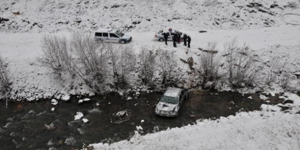 Kar ve buzlanma kazalar: 1 niversiteli ld, 3 kii yaraland