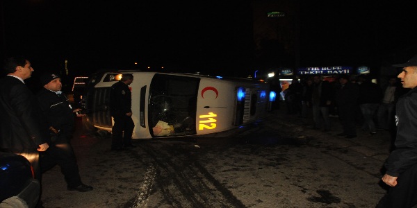 Ambulans kamyonetle arpt: 1'i ar 5 yaral