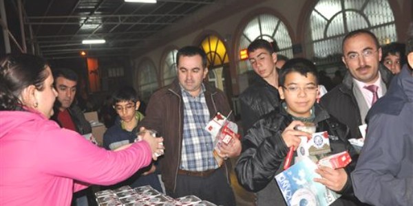 Nazilli Belediyesi'nden kandil simidi ve lokum hayr