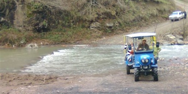 Hastaneye ulaabilmek iin 50 yerine 100 km yol gitmek zorundalar