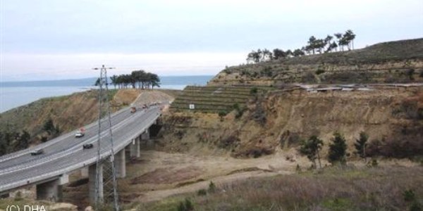 anakkale-zmir karayolu trafie kapand