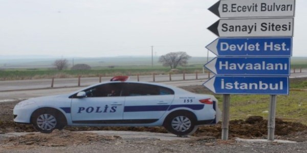 Polis aracnn maketi bile yetti