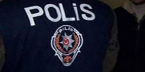 Polisi darp edip silahn alan 3 kii yakaland