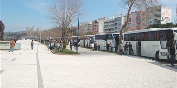 anakkale'den gei yasaklannca uzun kuyruklar olutu