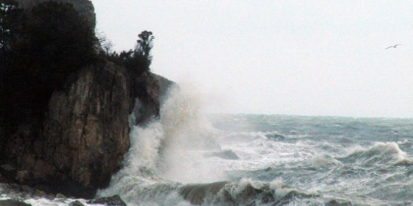 Amasra'da frtna nedeniyle dalgalar 7 metreye ulat