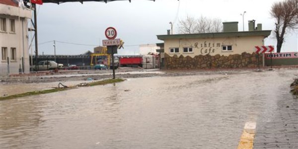 Dalgalar nebolu'da  iyerini ykt