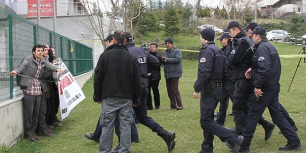 Okulda snav, SYM'de zincirli protesto