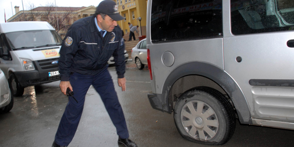 ntikam iin polis aracnn lastiini kesti