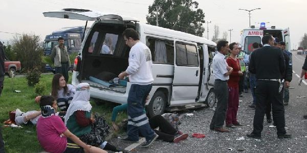 Krmz k ihlali kazas: 10 yaral