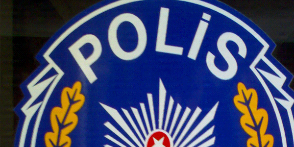 Polis aracna molotofkokteylli saldr