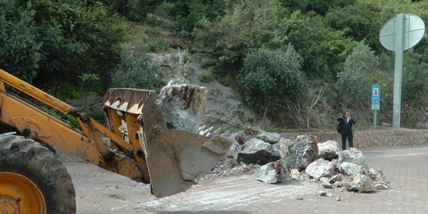 15 tonluk kaya paras ldeniz yoluna yuvarland