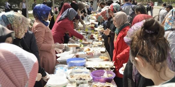 ER renci Konseyi'nden Suriyeliler yararna kermes