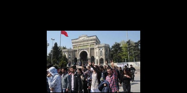 stanbul niversitesi'nde renci eylemi