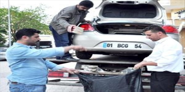 Polisten kaarken kaza yapan srcnn otomobilinde kaak sigara kt