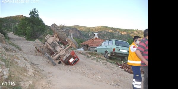 Demirci'de traktr kazas: 1 l, 3 yaral